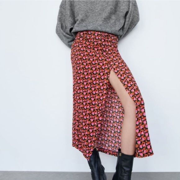 Zara medium floral print midi skirt with front ruching - Picture 1 of 6